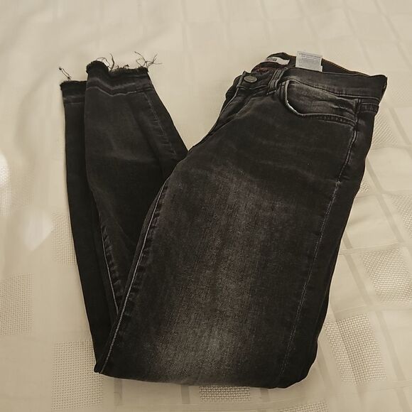 Women's Black Mid-Rise Distressed Skinny Jeans - Picture 14 of 16